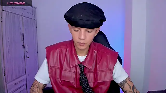 tylernova online show from May 18, 4:07 am