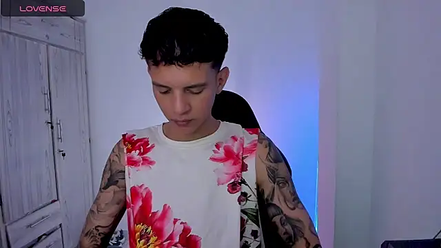 tylernova online show from May 10, 4:14 am