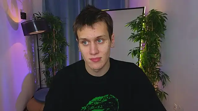 Snapshot of hun1er_steele chatting on October 14, 9:11 pm hun1er steele online show from October 14, 9:11 pm