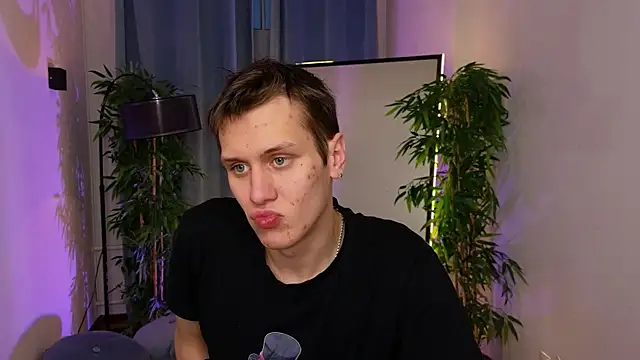 Snapshot of hun1er_steele chatting on October 23, 2:31 pm hun1er steele online show from October 23, 2:31 pm