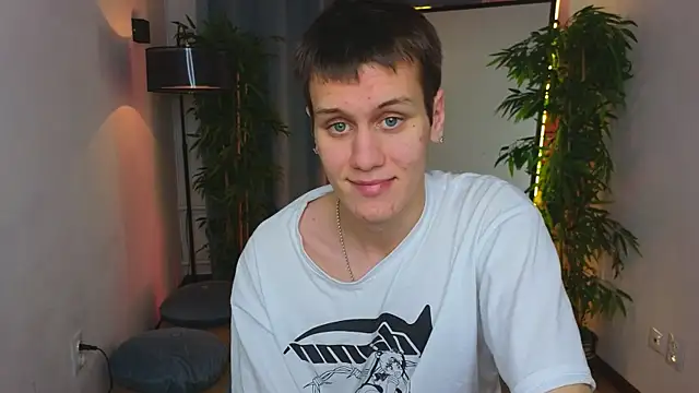 Snapshot of hun1er_steele chatting on October 12, 3:39 pm hun1er steele online show from October 12, 3:39 pm