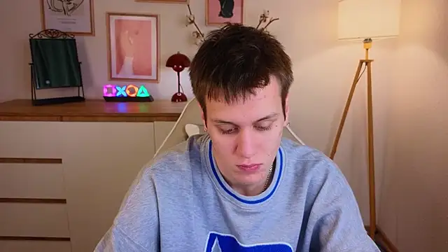 Snapshot of hun1er_steele chatting on October 17, 2:21 pm hun1er steele online show from October 17, 2:21 pm