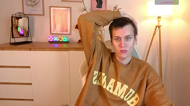 Snapshot of hun1er_steele chatting on October 18, 2:22 pm hun1er steele online show from October 18, 2:22 pm