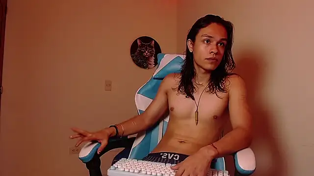 Snapshot of tom_1945 chatting on October 20, 5:55 am tom 1945 online show from October 20, 5:55 am