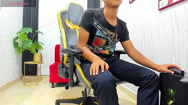 Snapshot of Yeps_pluss chatting on October 22, 9:07 pm Yeps pluss online show from October 22, 9:07 pm