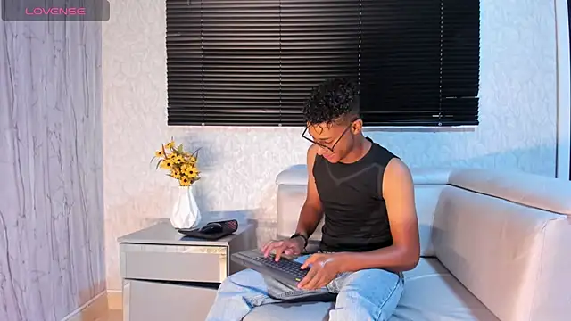 Snapshot of Yeps_pluss chatting on October 17, 8:24 pm Yeps pluss online show from October 17, 8:24 pm