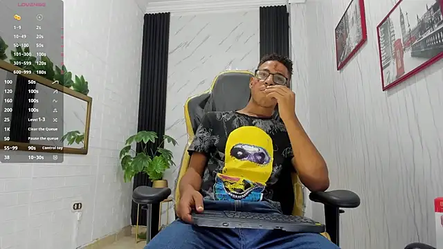 Snapshot of Yeps_pluss chatting on October 28, 8:22 pm Yeps pluss online show from October 28, 8:22 pm