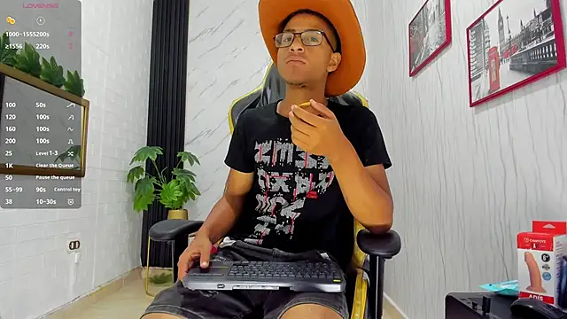 Snapshot of Yeps_pluss chatting on October 29, 8:23 pm Yeps pluss online show from October 29, 8:23 pm