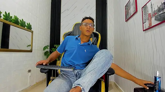 Snapshot of Yeps_pluss chatting on October 25, 9:38 pm Yeps pluss online show from October 25, 9:38 pm