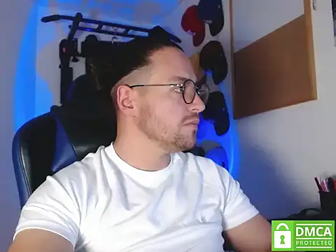 Snapshot of kurt_xx chatting on October 19, 2:09 pm kurt xx online show from October 19, 2:09 pm