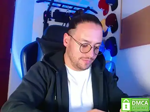 Snapshot of kurt_xx chatting on October 20, 2:10 pm kurt xx online show from October 20, 2:10 pm