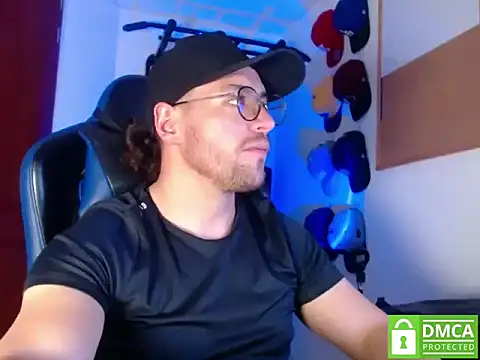 Snapshot of kurt_xx chatting on October 21, 6:33 pm kurt xx online show from October 21, 6:33 pm