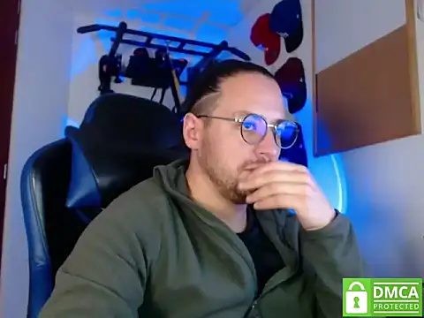 Snapshot of kurt_xx chatting on October 28, 1:24 pm kurt xx online show from October 28, 1:24 pm