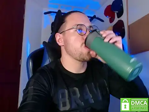 Snapshot of kurt_xx chatting on October 24, 1:46 pm kurt xx online show from October 24, 1:46 pm