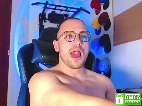 Snapshot of kurt_xx chatting on October 13, 6:03 pm kurt xx online show from October 13, 6:03 pm