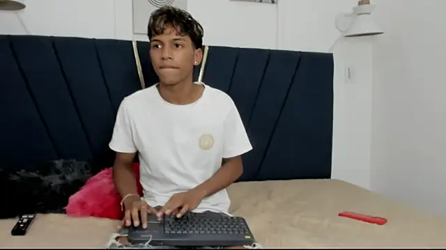 Snapshot of ryder_cum23 chatting on October 26, 3:19 am ryder cum23 online show from October 26, 3:19 am