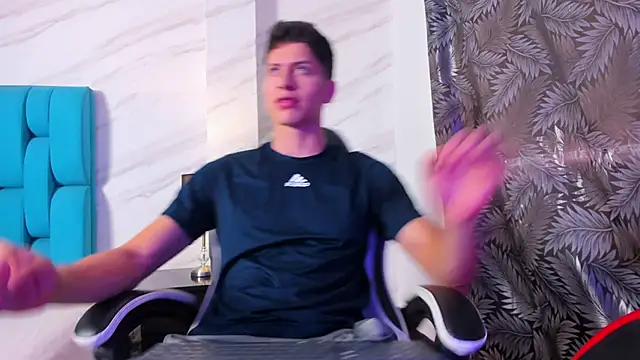 Snapshot of Tyler__Colt chatting on October 27, 7:05 pm Tyler  Colt online show from October 27, 7:05 pm