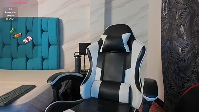 Snapshot of Tyler__Colt chatting on October 20, 11:58 am Tyler  Colt online show from October 20, 11:58 am