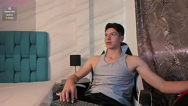 Snapshot of Tyler__Colt chatting on October 28, 7:05 pm Tyler  Colt online show from October 28, 7:05 pm