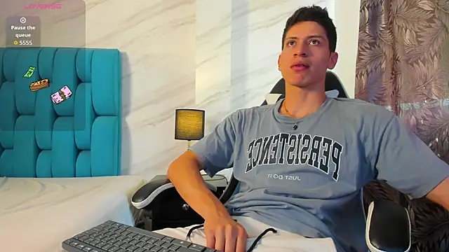 Snapshot of Tyler__Colt chatting on October 17, 7:40 pm Tyler  Colt online show from October 17, 7:40 pm