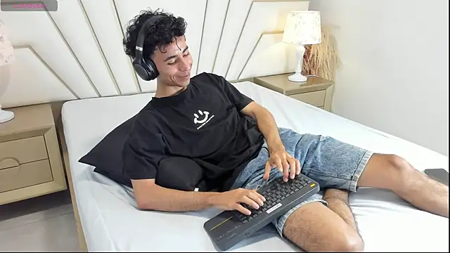 Snapshot of Zahir_Ashar chatting on October 22, 11:36 am Zahir Ashar online show from October 22, 11:36 am