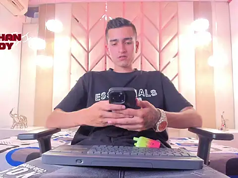 Ethan Boy  online show from February 21, 8:32 pm