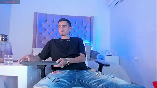 Snapshot of Ethan_Boy_ chatting on October 17, 9:41 pm Ethan Boy  online show from October 17, 9:41 pm