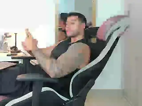 Snapshot of Ken_mailik1 chatting on October 25, 6:48 am Ken mailik1 online show from October 25, 6:48 am