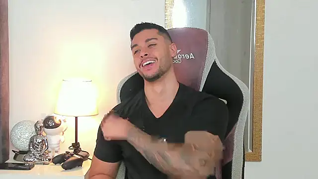 Snapshot of Ken_mailik1 chatting on October 10, 11:08 pm Ken mailik1 online show from October 10, 11:08 pm