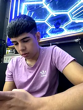 Snapshot of Stick_ledom chatting on October 25, 7:37 pm Stick ledom online show from October 25, 7:37 pm