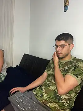 mirallesandbig online show from February 16, 4:54 am