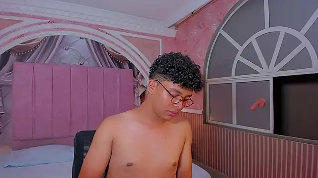 Snapshot of DirtyMike69_ chatting on October 28, 12:57 am DirtyMike69  online show from October 28, 12:57 am