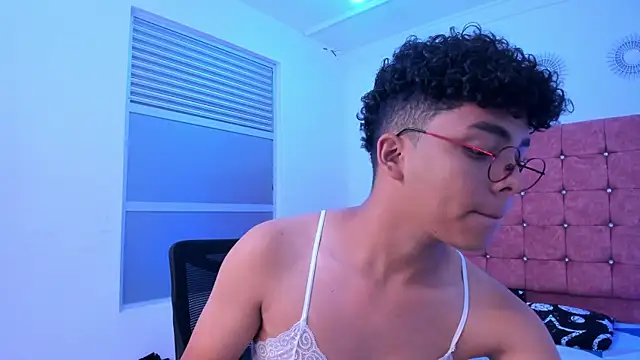 Snapshot of DirtyMike69_ chatting on October 26, 12:45 am DirtyMike69  online show from October 26, 12:45 am