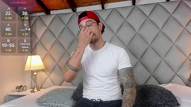 Liam Espinoza online show from November 13, 7:40 pm