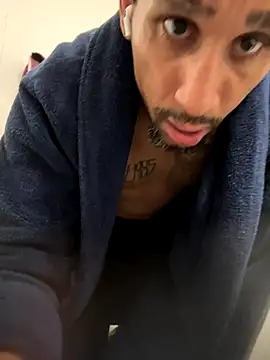 MrDLlongcrippler10inch online show from October 27, 4:09 pm