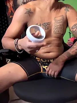 MrDLlongcrippler10inch online show from October 30, 7:43 am