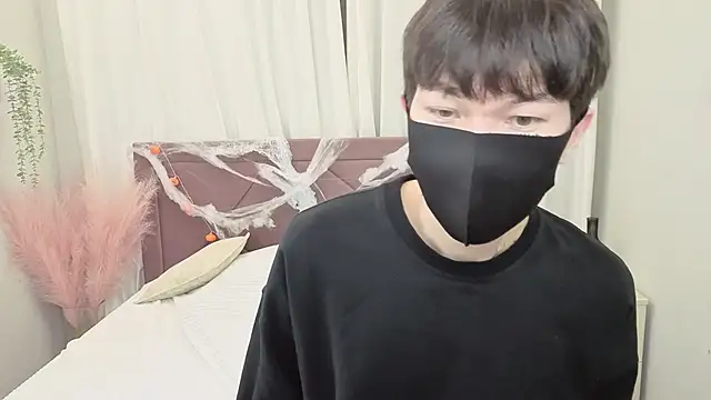 ShyAzianBoy online show from November 4, 12:39 pm