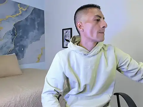 latin crissex online show from November 14, 1:12 pm