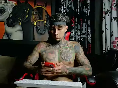 Snapshot of Molotov_Explosive chatting on October 23, 3:21 am Molotov Explosive online show from October 23, 3:21 am