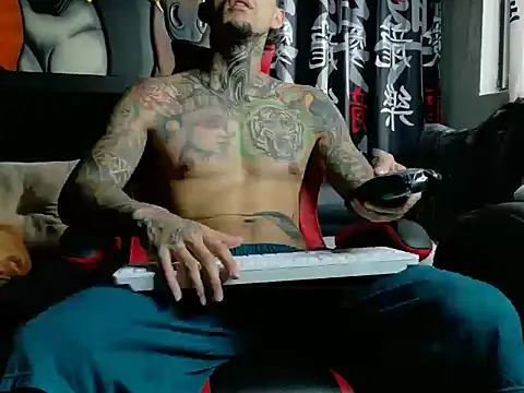 Snapshot of Molotov_Explosive chatting on October 27, 9:28 pm Molotov Explosive online show from October 27, 9:28 pm