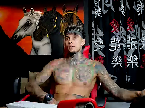 Snapshot of Molotov_Explosive chatting on October 15, 1:35 am Molotov Explosive online show from October 15, 1:35 am