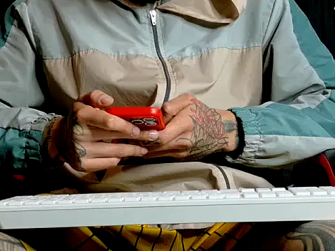 Snapshot of Molotov_Explosive chatting on October 17, 2:15 am Molotov Explosive online show from October 17, 2:15 am