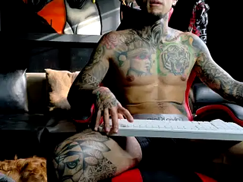 Snapshot of Molotov_Explosive chatting on October 25, 9:16 pm Molotov Explosive online show from October 25, 9:16 pm