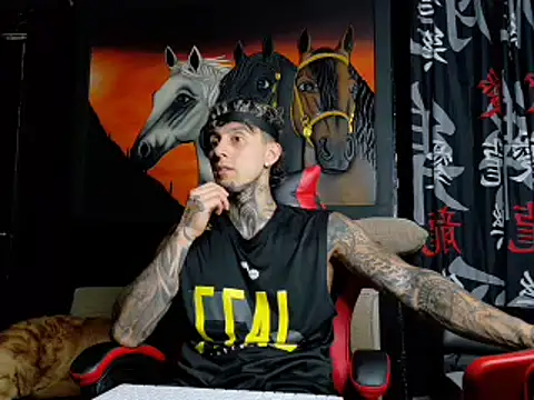 Snapshot of Molotov_Explosive chatting on October 22, 3:21 am Molotov Explosive online show from October 22, 3:21 am