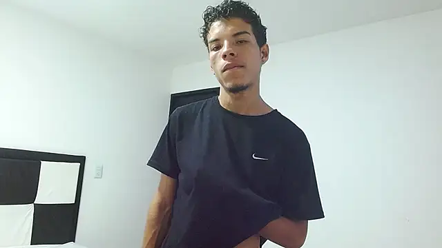 jhojan foxxx  online show from October 19, 7:50 pm