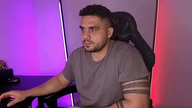 Danielbateson online show from February 1, 4:05 pm