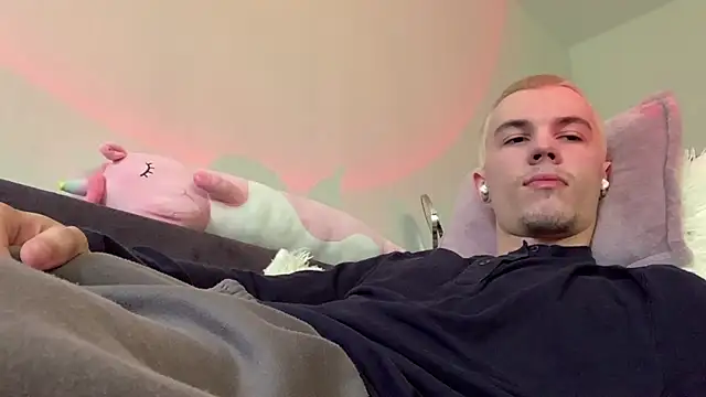 Jeremy1Scott online show from June 27, 4:48 am