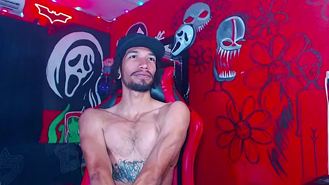 Snapshot of Monsterdominationx chatting on October 31, 11:24 am Monsterdominationx online show from October 31, 11:24 am