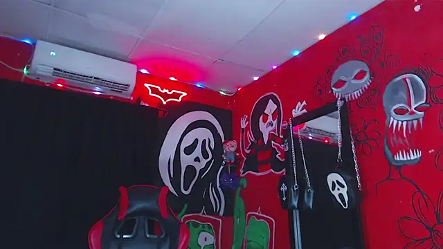 Snapshot of Monsterdominationx chatting on October 16, 12:02 pm Monsterdominationx online show from October 16, 12:02 pm