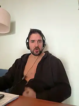 Snapshot of ReDiBastoni90 chatting on October 31, 8:50 am ReDiBastoni90 online show from October 31, 8:50 am